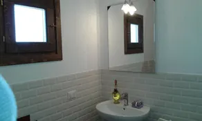 Exclusive villa with swimming pool, 6 km from the sea in a panoramic position - Image 4