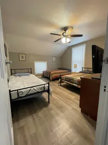 3 Miles to Downtown 3 Bedrooms 2 Full Baths. Kitchen, Dining & Gathering areas. - Image 4