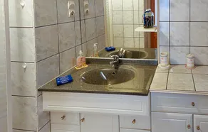 2 Bedroom Pet Friendly Home In Bas-En-Basset - Image 4