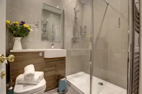 Boutique Retreat in the Heart of Bath — Steps from All the Sights - Image 3