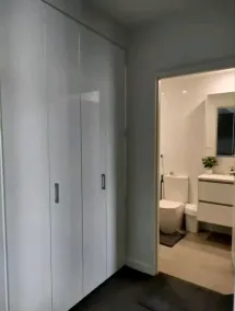 2 B/R modern apartment free parking prime location Canberra  - Image 5