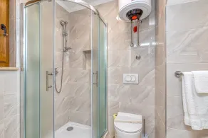 Rooms Nilda  / Luxury Double Bedroom No.1 - Image 3