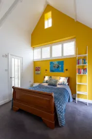 Contemporary cottage nestled in valley with beautiful views. - Image 3