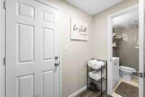 Modern 1-BR Apartment - Image 2