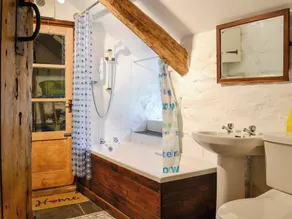 Alojamiento de 3 habitaciones en Bala - Image 3