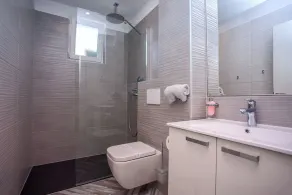 Villa de luxe POCRNJA avec piscine chauffée, jacuzzi, sauna et table de billard - Image 5
