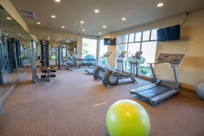 Comfortable condo with indoor/outdoor pool - Image 2
