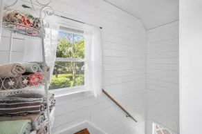 Bright & Cheerful Coastal Cottage for Multi-week & Monthly Stays - Image 3