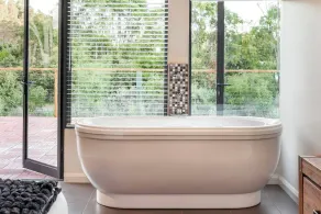 Trinder Retreat Luxe Nature Escape Alfresco Bath - Image 4