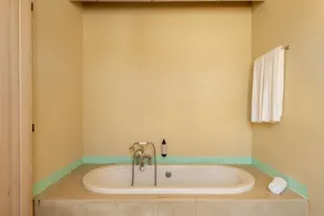 Large ground floor apartment of 118 m2 consisting of a large living room with fireplace, kitchen complete with dishwasher, microwave oven, electric oven, coffee machine, kettle, fridge and freezer.Dining area, a master double bedroom with private bathroo - Image 5