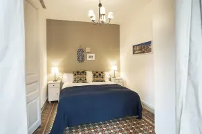 Walk to Gaudi's Buildings - \"ValA\" High Ceilings - Free Luggage Storage Service. - Image 4