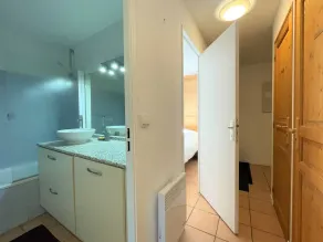 Spacieux T3 à Briançon - 6 pers, 2 balcons, parking, proche télécabine et commerces - Image 3