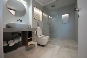 Panoramic Sea View Luxury Suite - Image 4