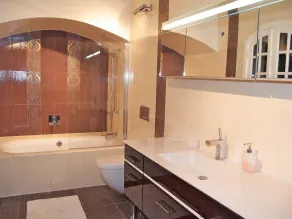 Luxury Provençale Villa Overlooking The Bay of Cannes - Image 2