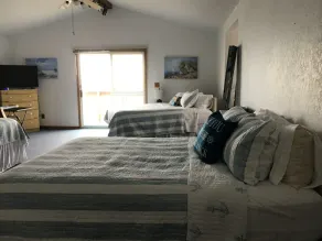 Beautiful house right at the beach - Image 4