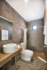 Villa with spacious garden,  modern kitchen, fine interior, barbecue grill - Image 3