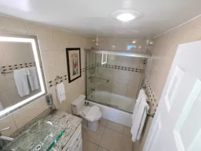 Cute condo with ocean view pool, bar, free parking and gym! - Image 4