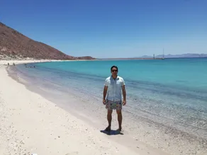 \"El Don\" est un yacht de luxe classique Hatteras de 65 pieds amarré à La Paz, Mexique. - Image 2