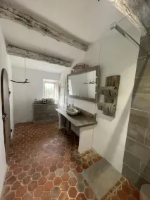 Ancienne bergerie du 18è restaurée avec beaucoup de gout au milieu des lavandes - Image 5