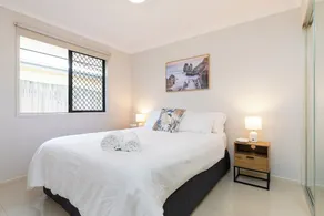Smart Suites Self Check-in Apartments - S Stockport - Image 3