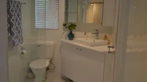 Boutique Beach Side One Bedroom Central Surfers Paradise - Image 5
