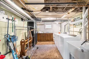 4 Beds, 4 bathrooms! 1 block to town shops, bars, bowling, canoeing, and parks! - Image 2