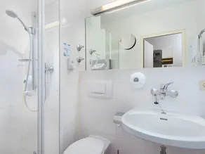 Single room with 18sqm incl. bathroom - Image 3