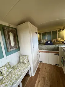 Silverlock’s Hide - Off grid romantic hideaway with private wood fired hot tub - Image 4