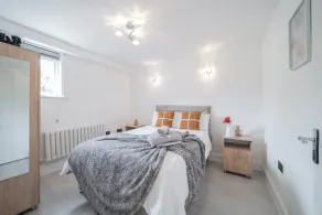 Beautiful 2 Bedroom House With Spacious Garden BBQ - Image 4
