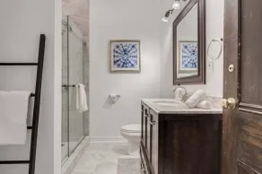 Casa Hotels: Chic Industrial 2nd Floor Suite - Image 5