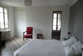 Karakterhus, familie, i et roligt og skovklædt miljø. - Image 4