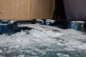 LONDON apartment with PRIVATE HOT TUB, SAUNA & GYM! - Image 3