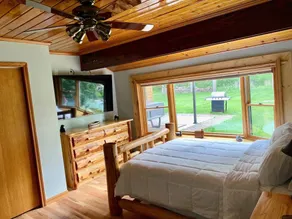 The Clear Lake Retreat - Image 5