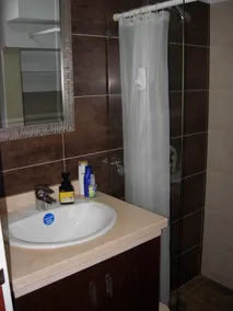 Apartamento con patio y aire acondicionado en el Barrio San Antonio - Image 2
