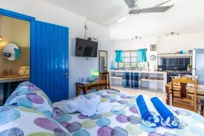 Casa Perla Suite 3 : Oceanfront Studio with Rooftop Dipping Pool - Image 3