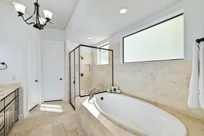 Open Water Luxury LBJ House with Heated Pool and Lakeside Pavilion! Sleeps 17 - Image 4