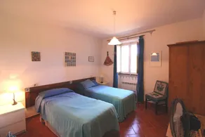 Del av ett gammalt hus med privat trädgård och privat uppvärmd pool, wi-fi. Pro - Image 5