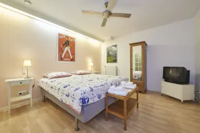 DEUX CHAMBRES AVEC DEUX SALLES DE BAINS PRIVÉES - IDÉAL POUR 2 COUPLES - Image 5