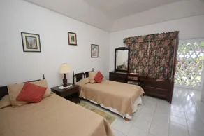 Maison avec terrasse, piscine privée et jardin - Image 5