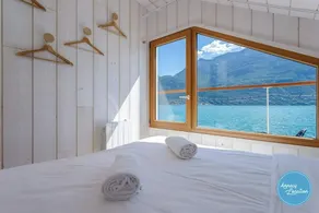 Chalet Coquillage Waterfront Escape on Lake - Image 4