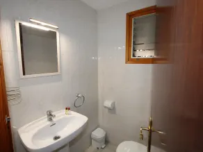Beachside Family Retreat: Pool, Pet Friendly, Optional A/C, Free WiFi - Image 5