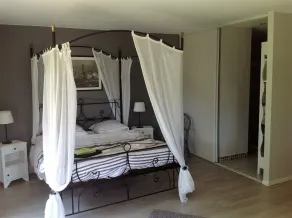 Large luxury villa in the middle of the forest, heated swimming pool, quiet garden. - Image 5