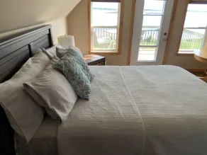 Waterfront Cottage Rental - Hardingdale Cottage - Image 4