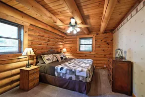 Lakefront Log Cabin located directly on UTV and snowmobile trails! - Image 5