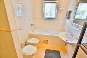 Villa med privat pool, grill og udsigt til havnen - Image 2