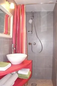 Avignon, encantadora casa de hóspedes em uma casa da cidade com jardim - Image 3