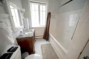 Bootlegger House Sleeps 10-20 Free TV & Parking - Image 4
