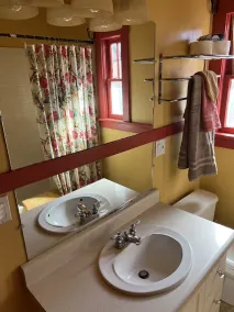 Nice Cozy 2 Bedroom 1bath house Close to DT Winslow - Image 3