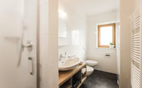 hver dag vågner op med udsigt over de vidunderlige bjerge i Sydtyrol ... - Image 3
