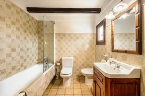 CASA AUTÊNTICA IBICENCA DE 400 ANOS EM ÁREA PRIVADA DE 50.000 METROS QUADRADOS. - Image 2